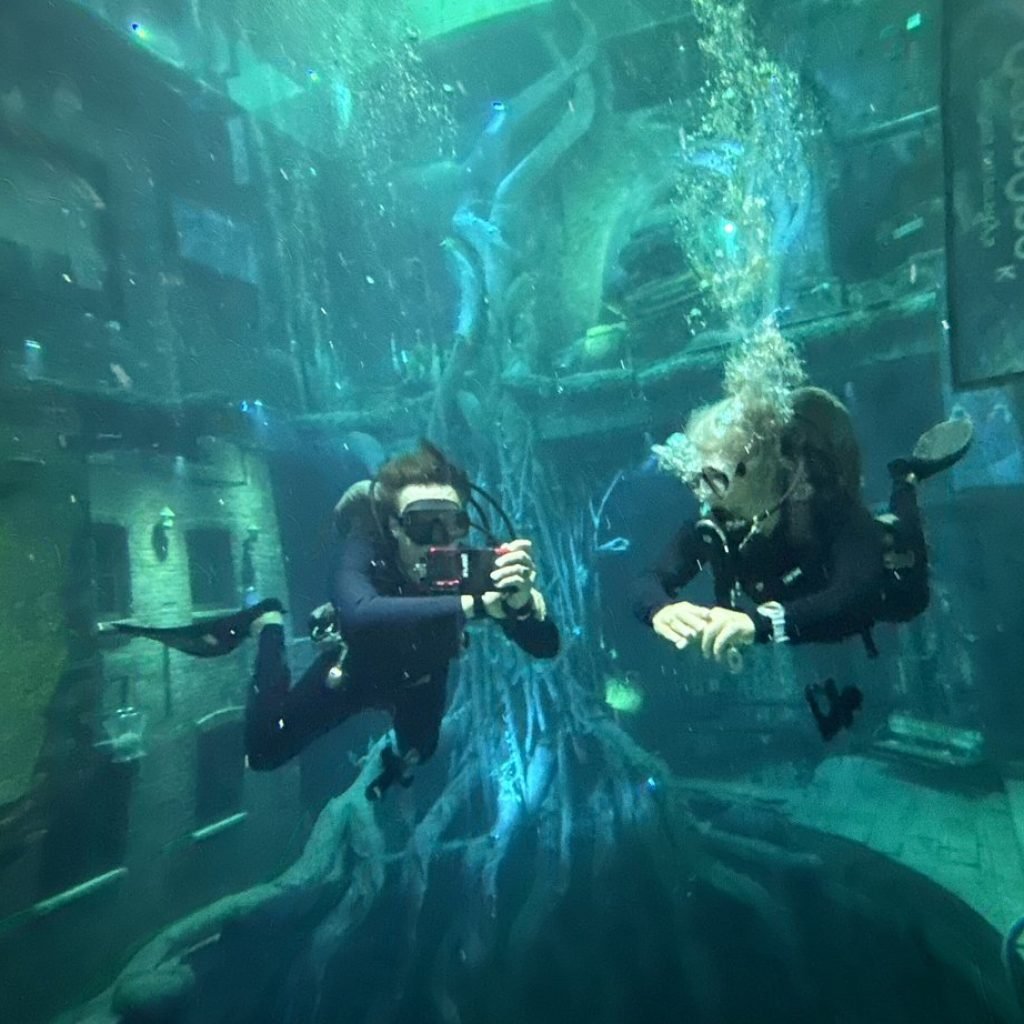 two friends during deep dive